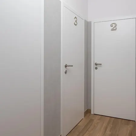 Parkland Homely *