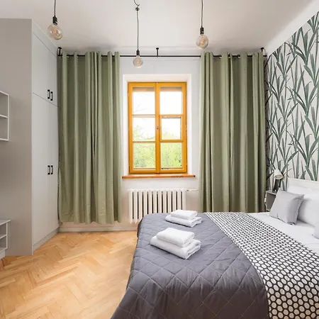 Parkland Homely Apartment Warsaw