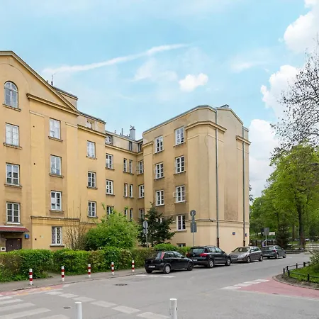 Parkland Homely Apartment Warsaw