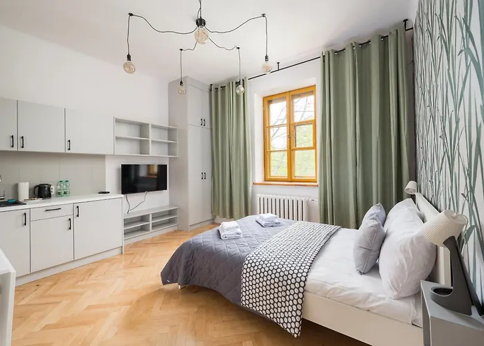 Parkland Homely Varsó